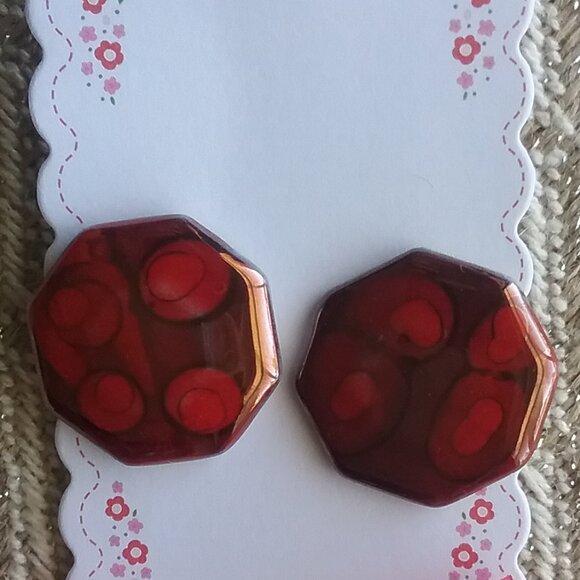 Retro 80s Clip-On Earrings Dark Red Mottled Pattern - Ceramic - Picture 1 of 3